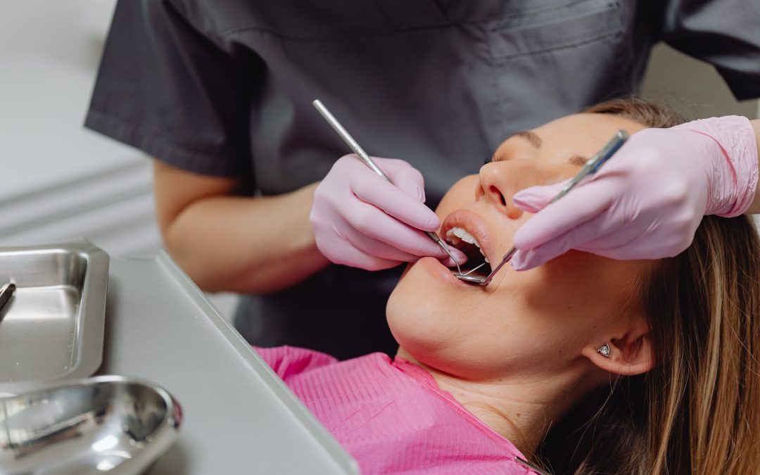 Comprehensive Guide to Tooth Extractions and Teeth Replacement with The Glen Dental