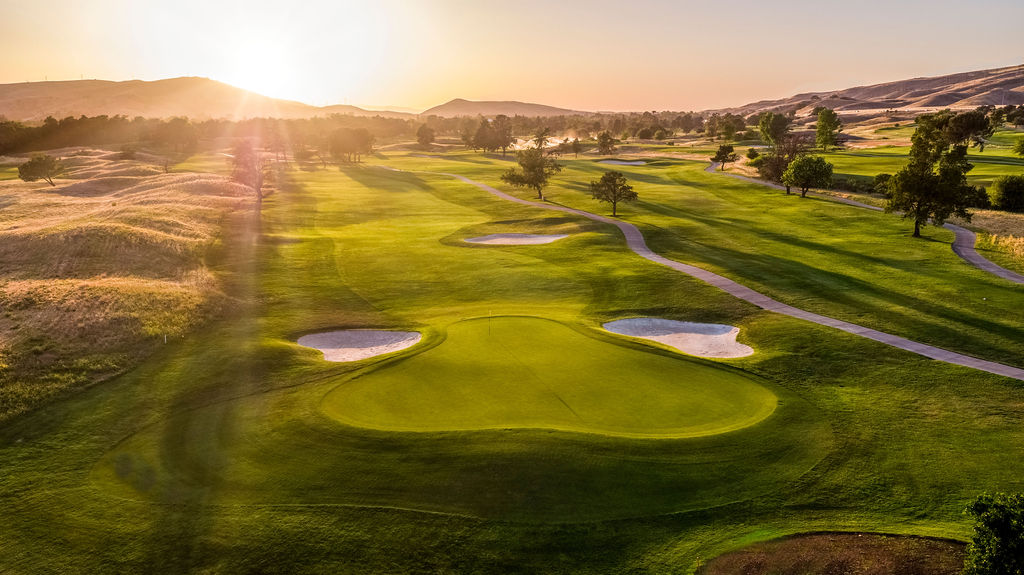 Discover the Splendid Views and Exceptional Amenities of Coyote Creek Golf Club